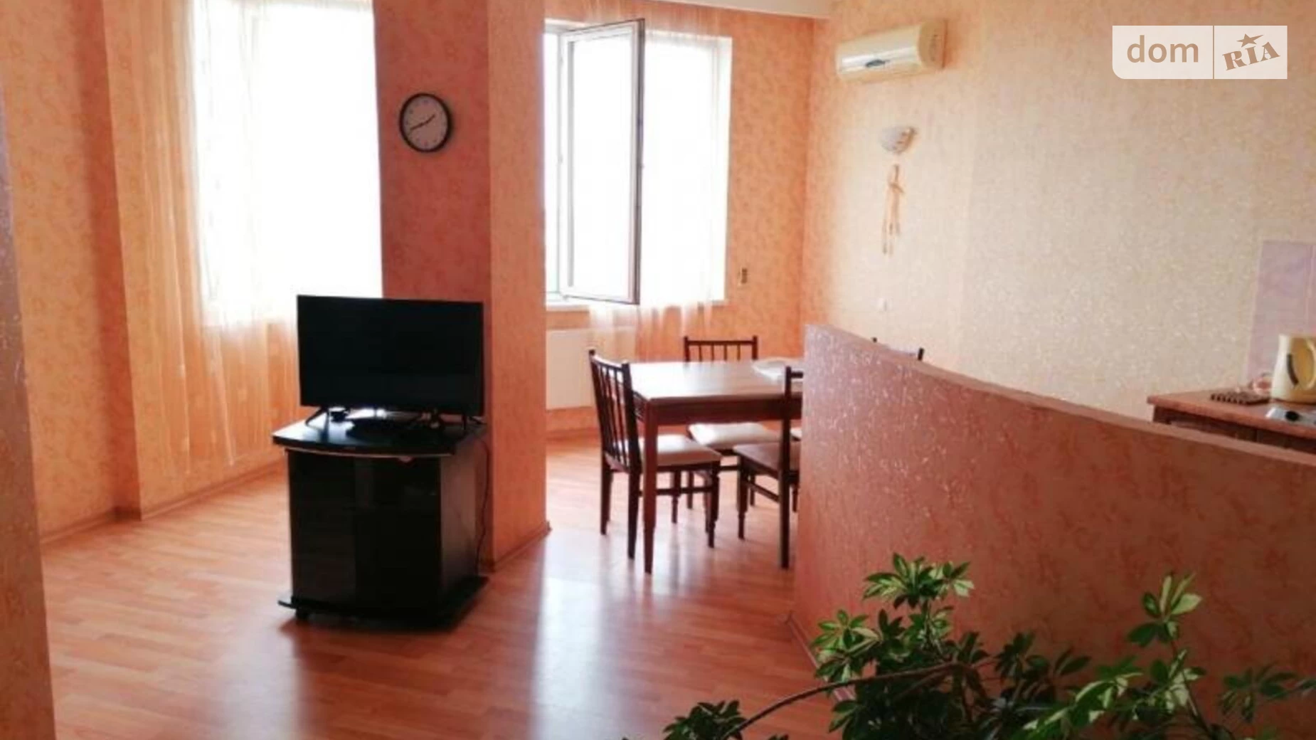 Продается 1-комнатная квартира 63 кв. м в Одессе, ул. Среднефонтанская, 19Б