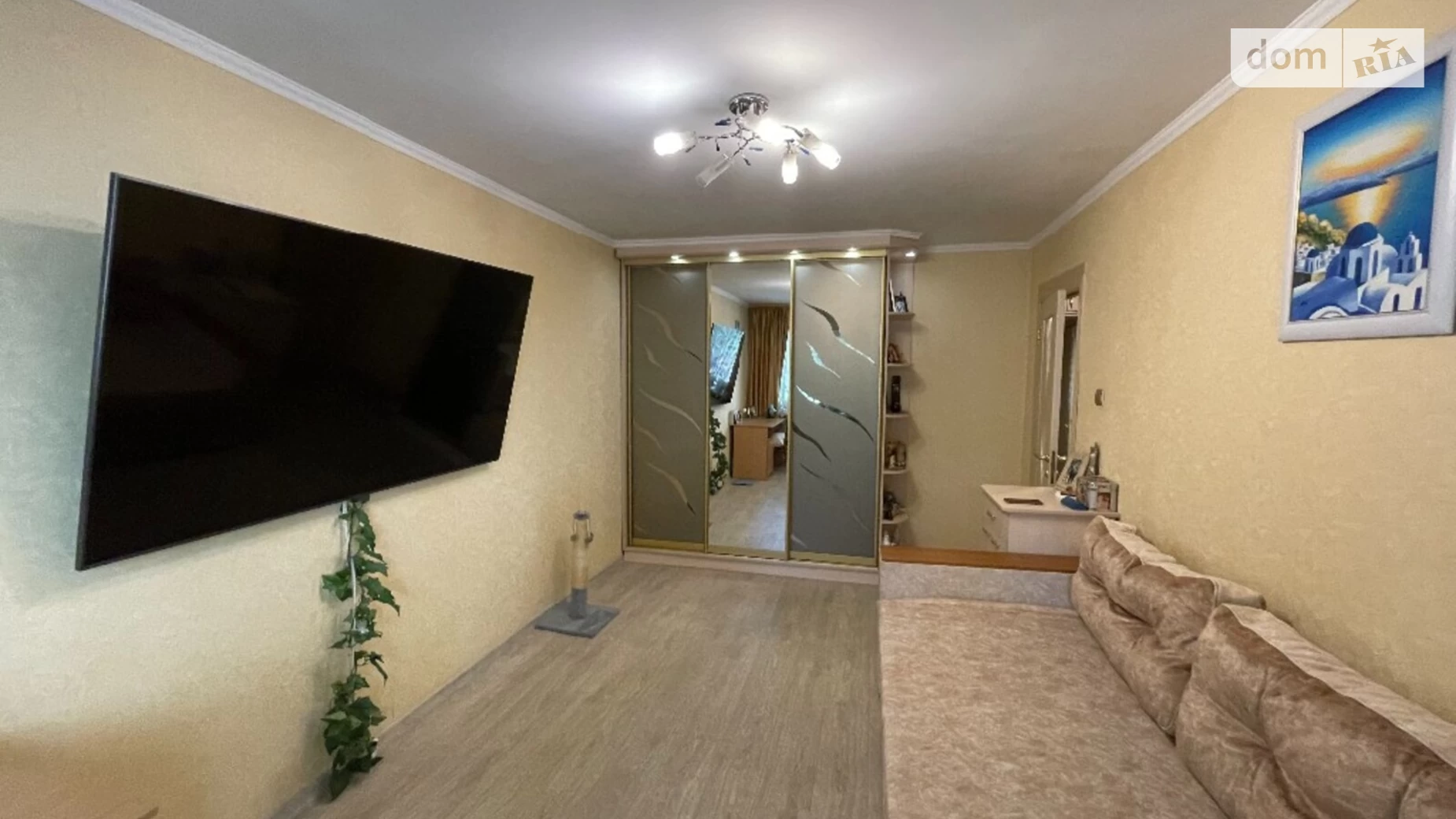 Продається 3-кімнатна квартира 62 кв. м у Одесі, просп. Небесної Сотні