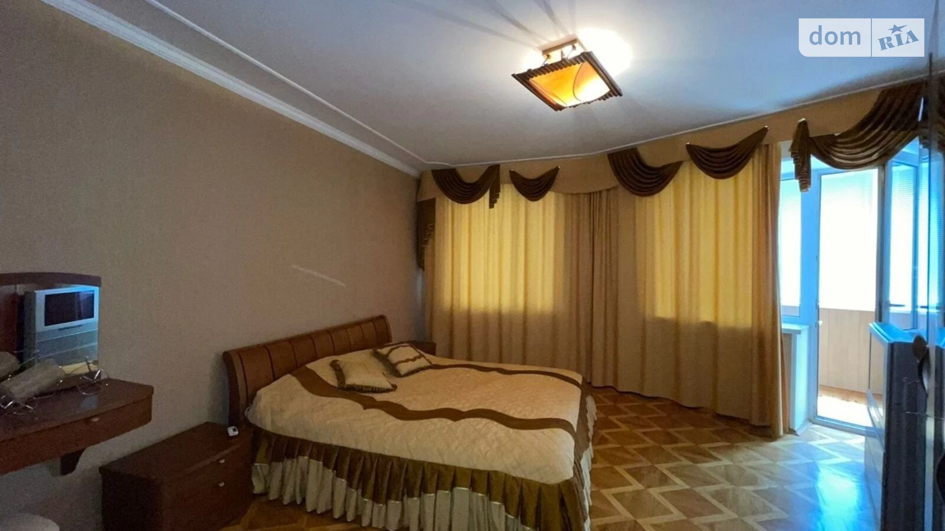 Продается 3-комнатная квартира 133 кв. м в Киеве, ул. Княжий Затон, 4