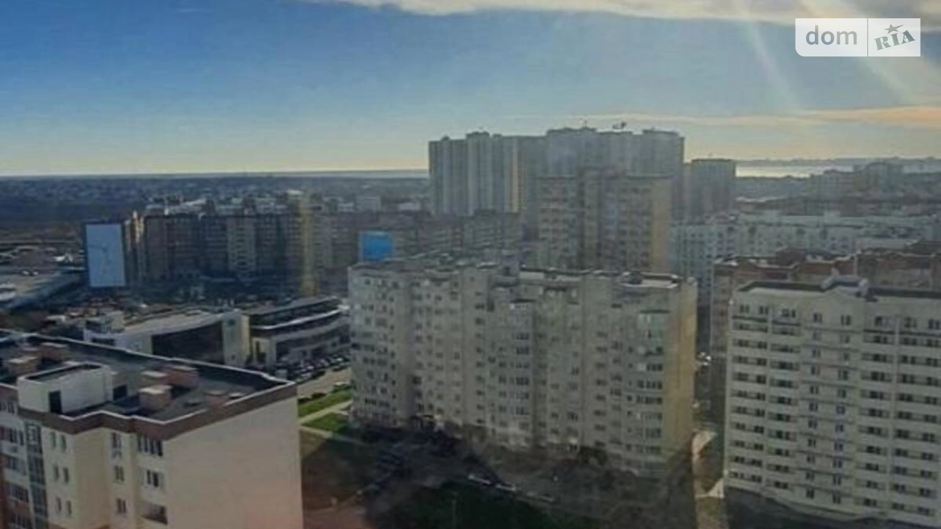 Продается 1-комнатная квартира 51 кв. м в Одессе, ул. Генерала Бочарова, 44Б - фото 2