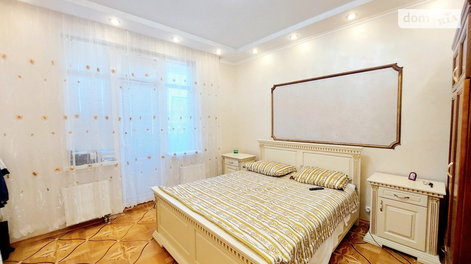 Продается 2-комнатная квартира 72 кв. м в Ужгороде, ул. Хиры Александра, 1 - фото 3