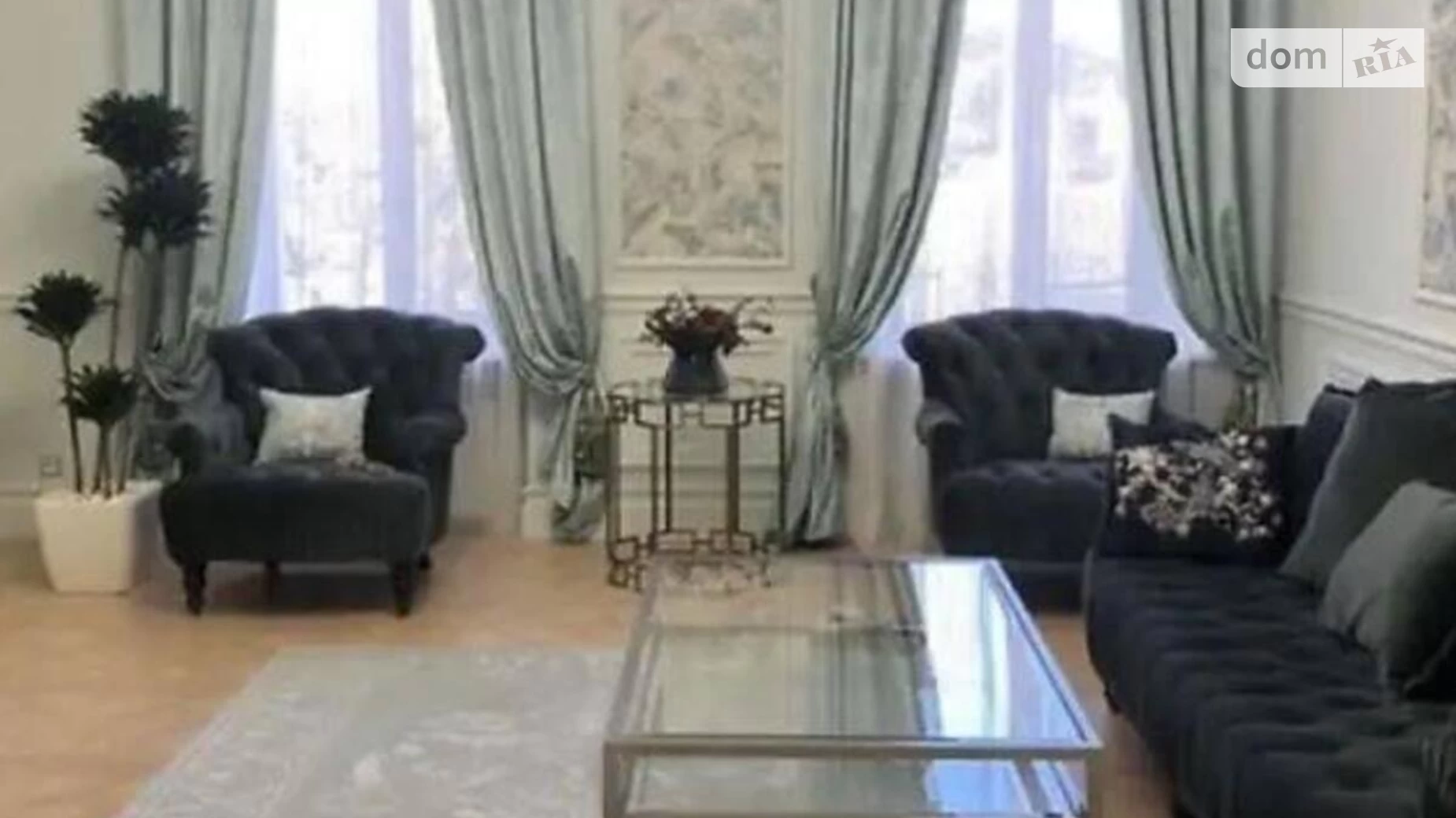 Продается 4-комнатная квартира 120 кв. м в Одессе, ул. Софиевская
