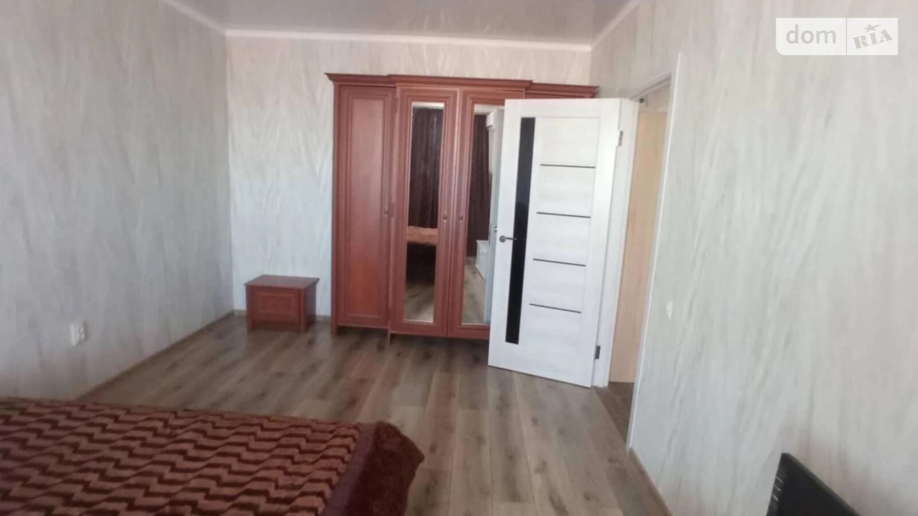 Продается 1-комнатная квартира 54 кв. м в Черноморске, ул. Парусная