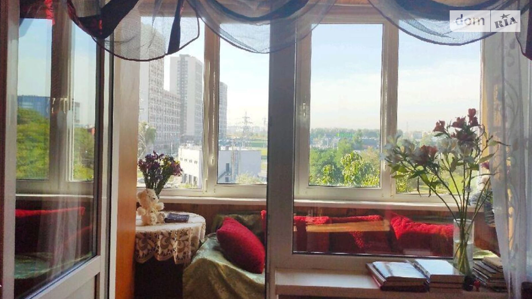 Продается 3-комнатная квартира 70.5 кв. м в Киеве