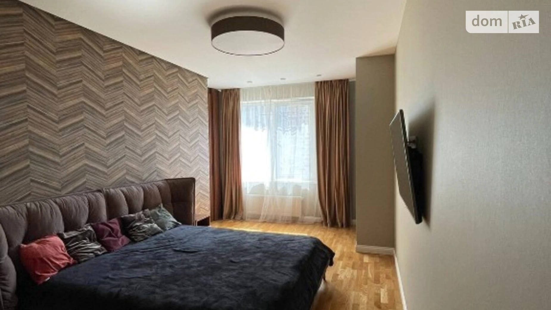 Продається 3-кімнатна квартира 96 кв. м у Одесі, вул. Літературна