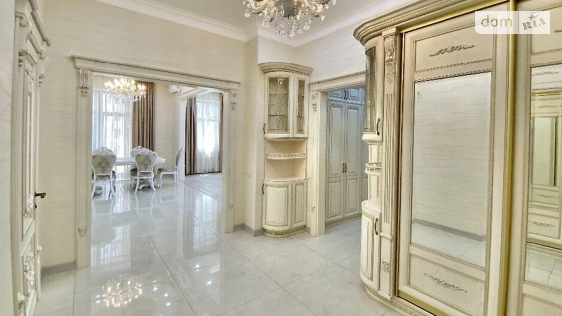 Продается 3-комнатная квартира 145 кв. м в Одессе, ул. Генуэзская