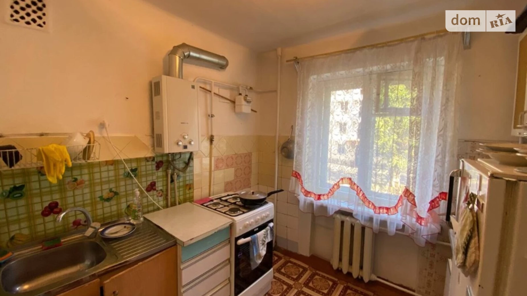 Продается 3-комнатная квартира 56 кв. м в Черноморске, ул. Корабельная