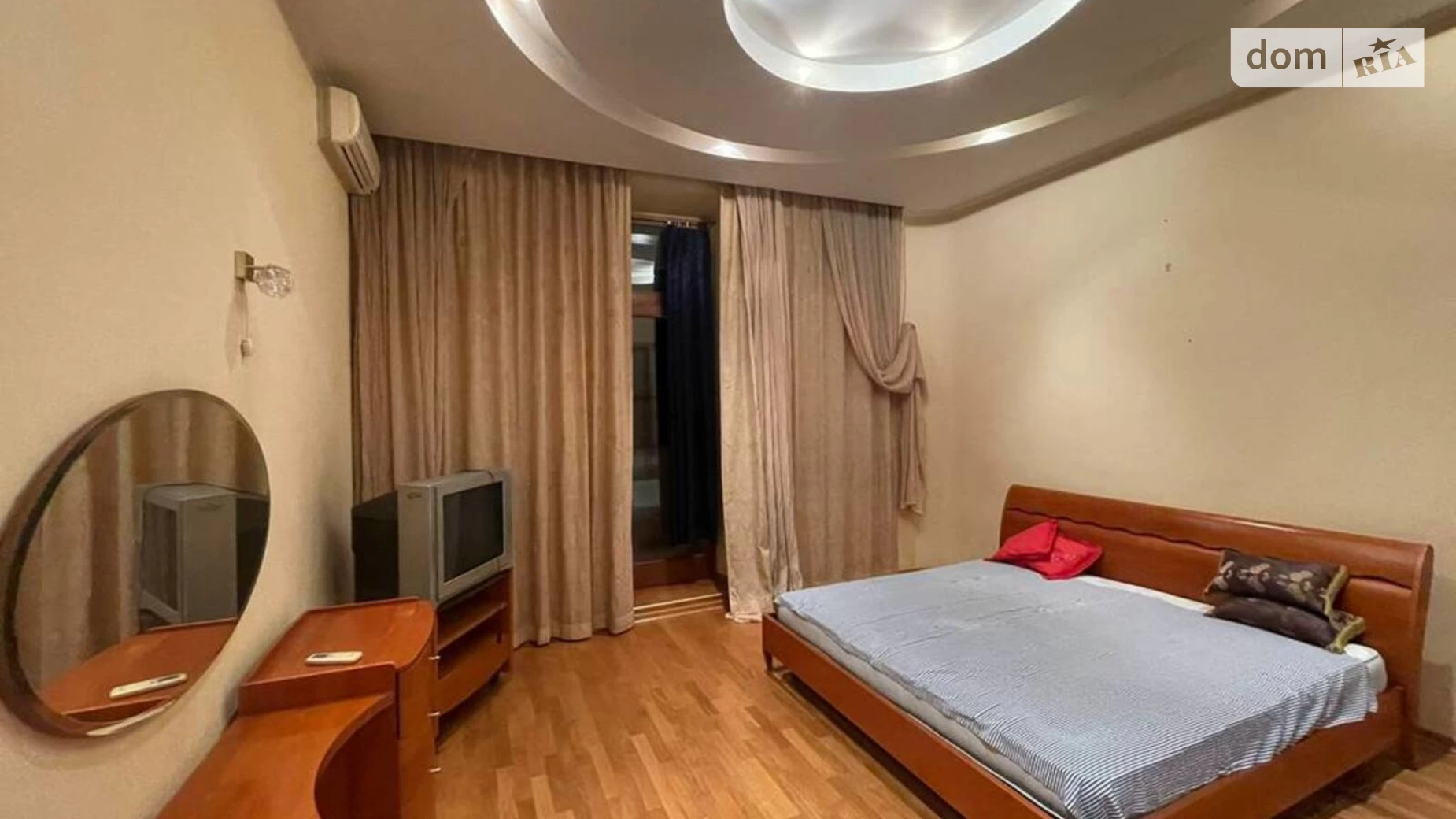 Продается 7-комнатная квартира 239 кв. м в Одессе, ул. Пироговская