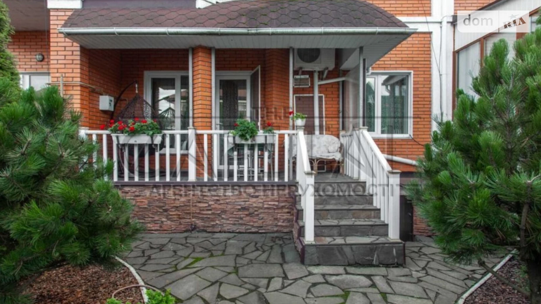 Продается дом на 3 этажа 214 кв. м с участком, цена: 250000 $ - фото 2