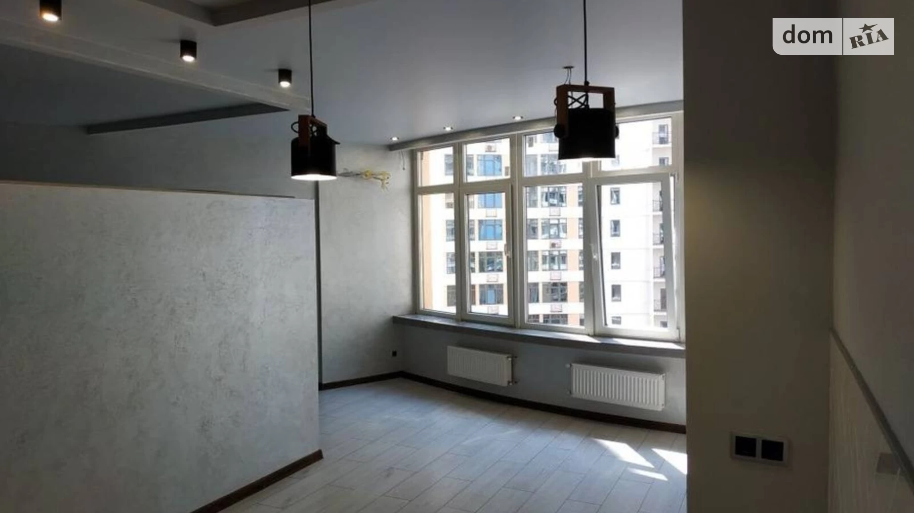 Продается 1-комнатная квартира 45 кв. м в Одессе, ул. Каманина