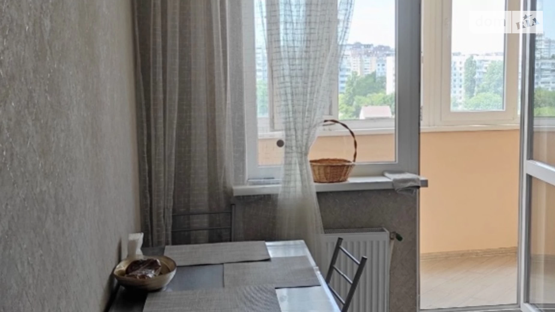 Продається 2-кімнатна квартира 67 кв. м у Одесі, вул. Академіка Корольова