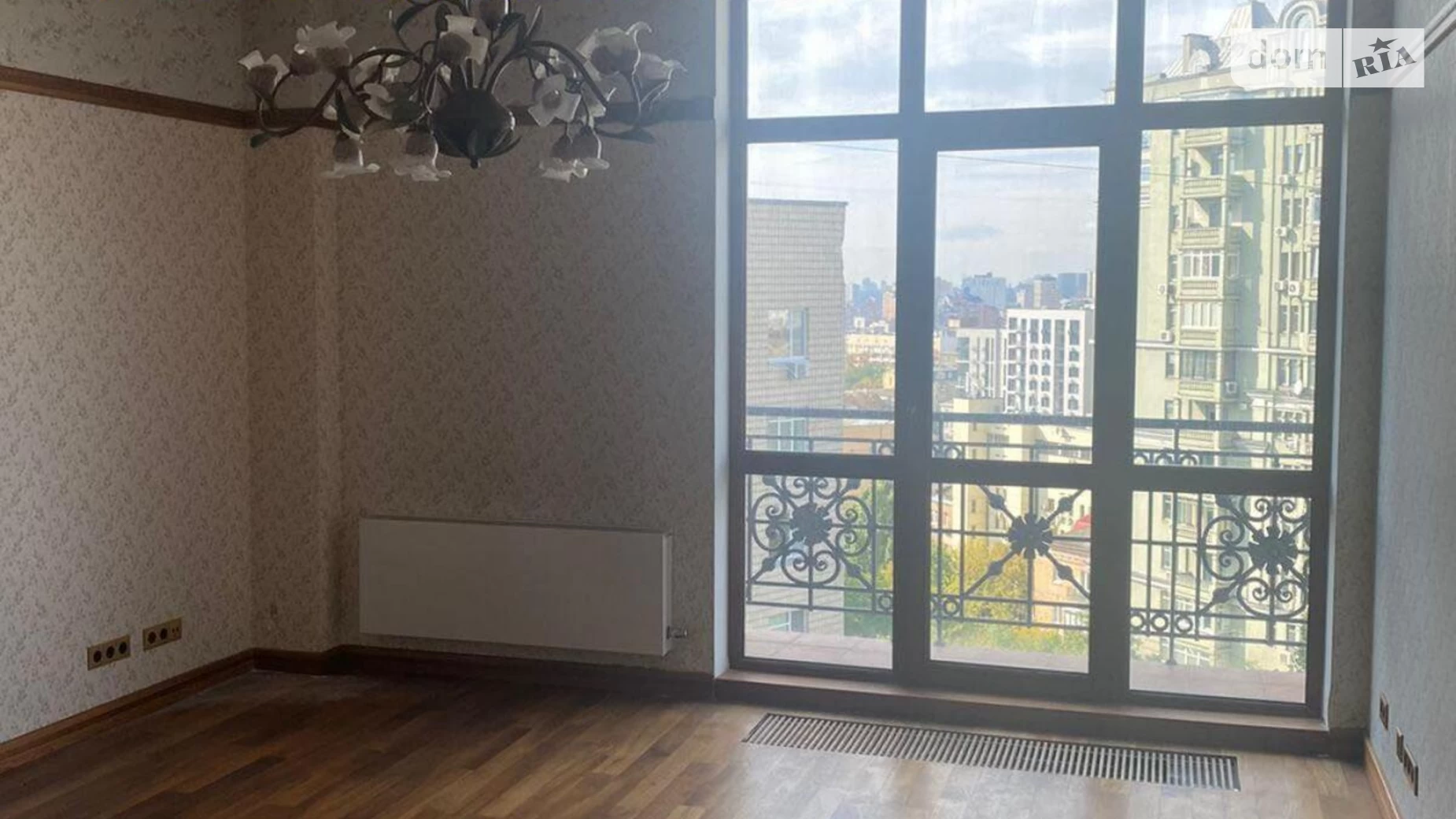 Продается 3-комнатная квартира 225 кв. м в Киеве, ул. Ивана Франко, 4