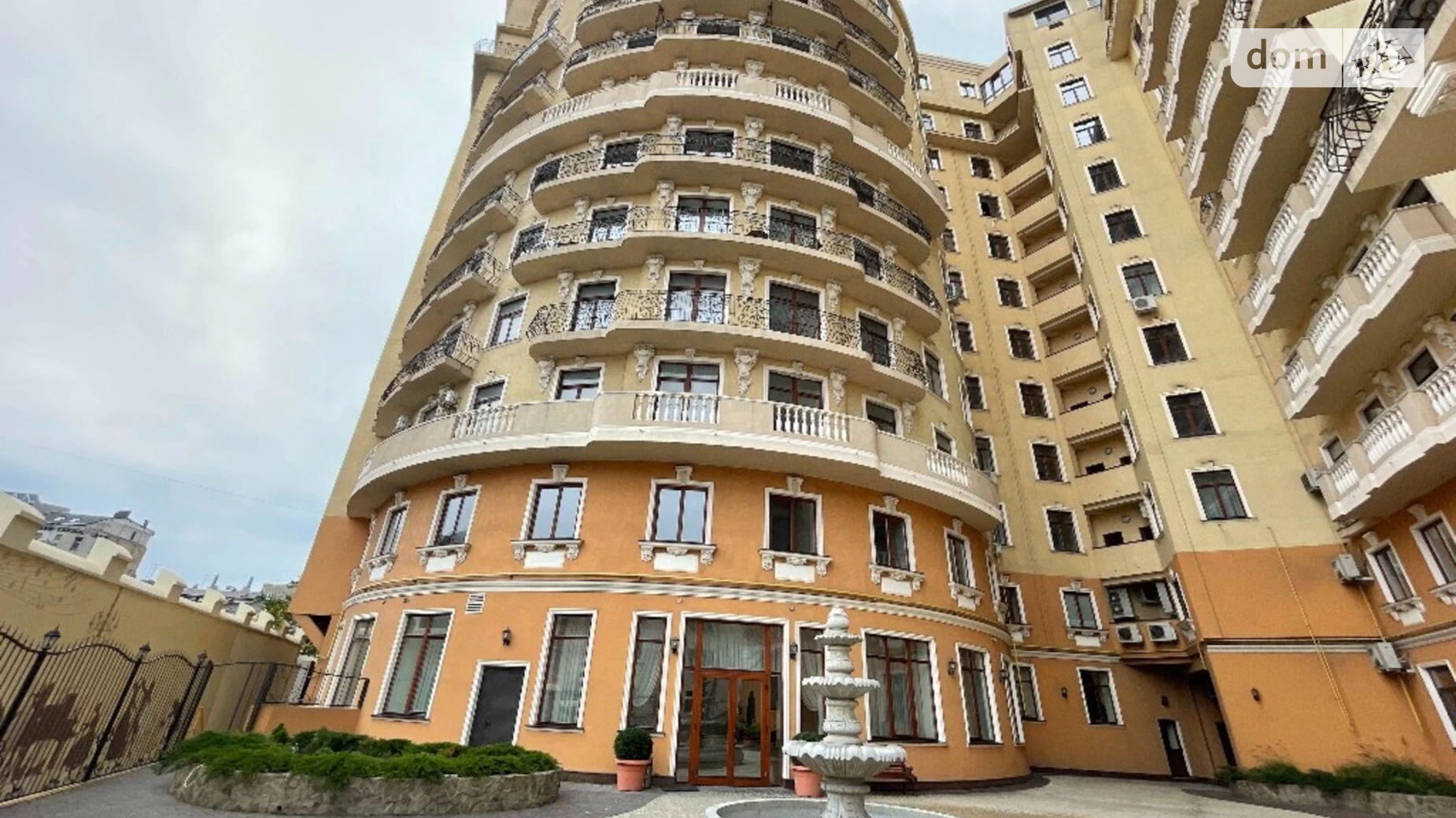 Продається 2-кімнатна квартира 103.7 кв. м у Одесі, узвіз Військовий