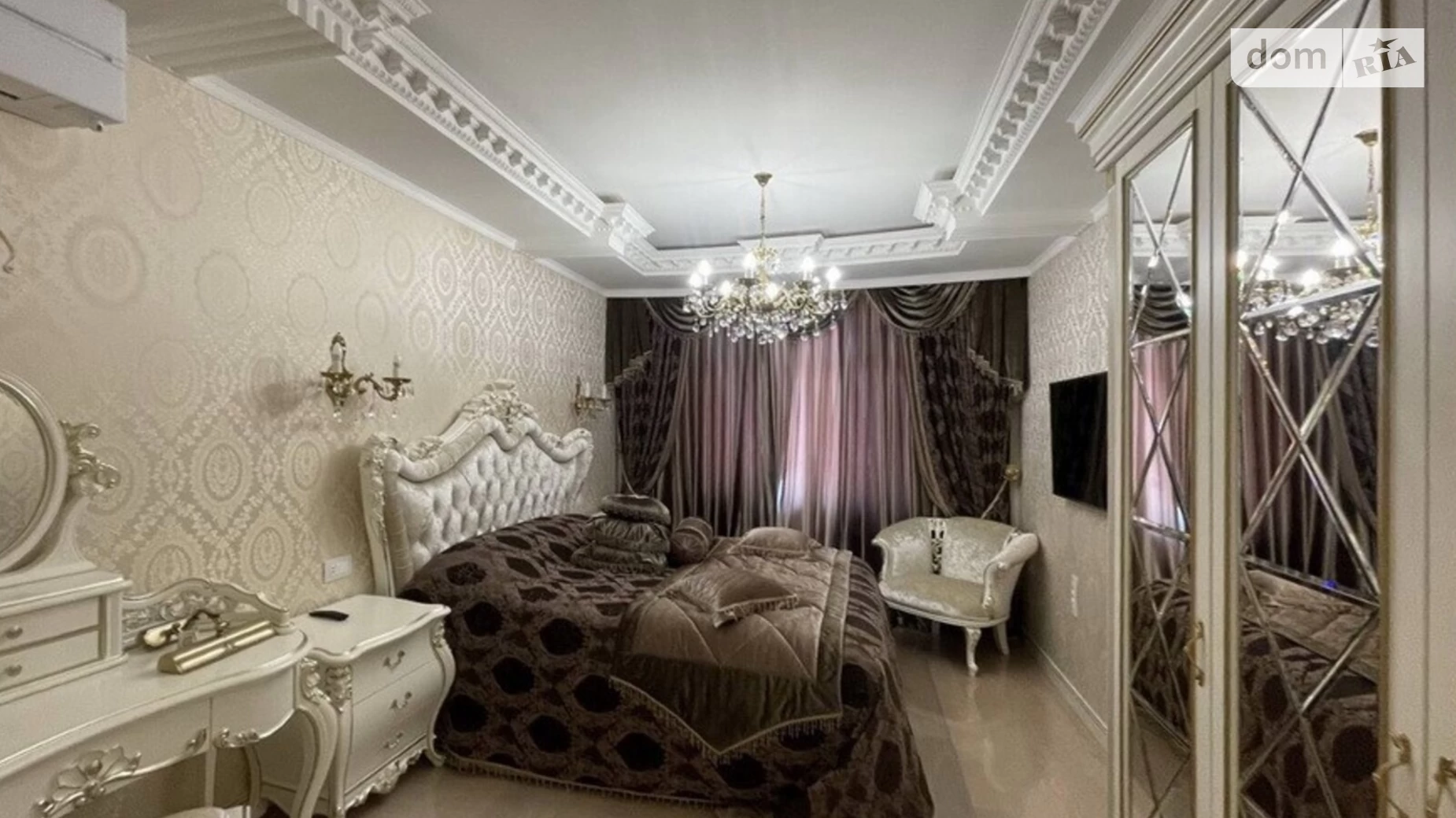 Продается 2-комнатная квартира 97 кв. м в Одессе, ул. Леонтовича, 16