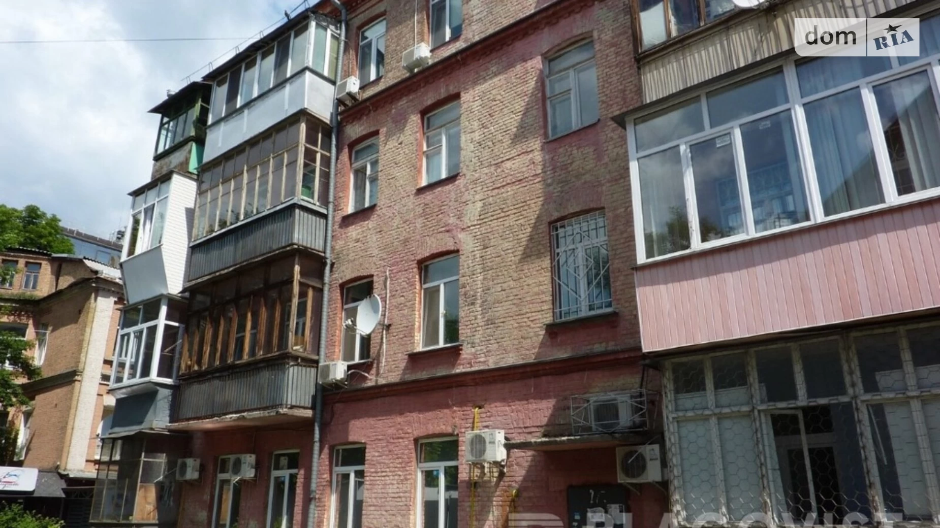 Продается 4-комнатная квартира 90 кв. м в Киеве, ул. Сечевых Стрельцов, 9В