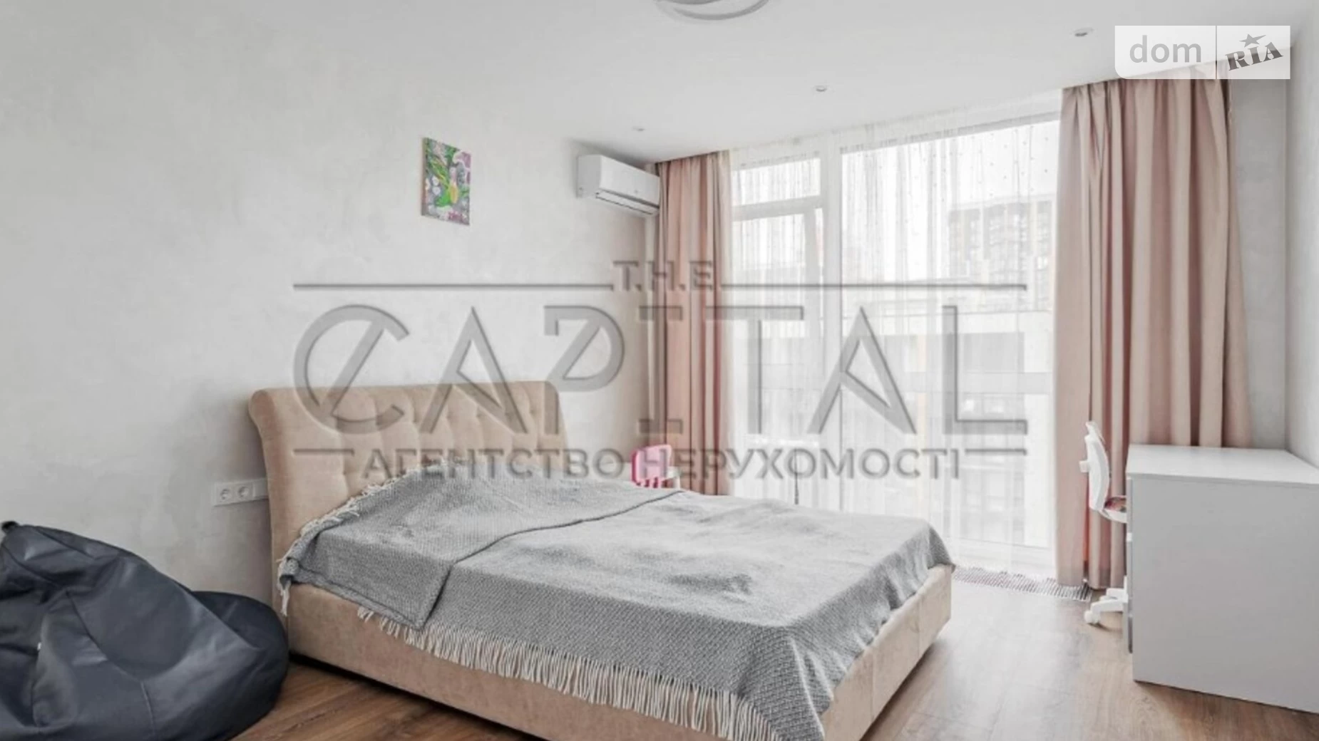Продается 4-комнатная квартира 120 кв. м в Киеве, ул. Предславинская, 42А