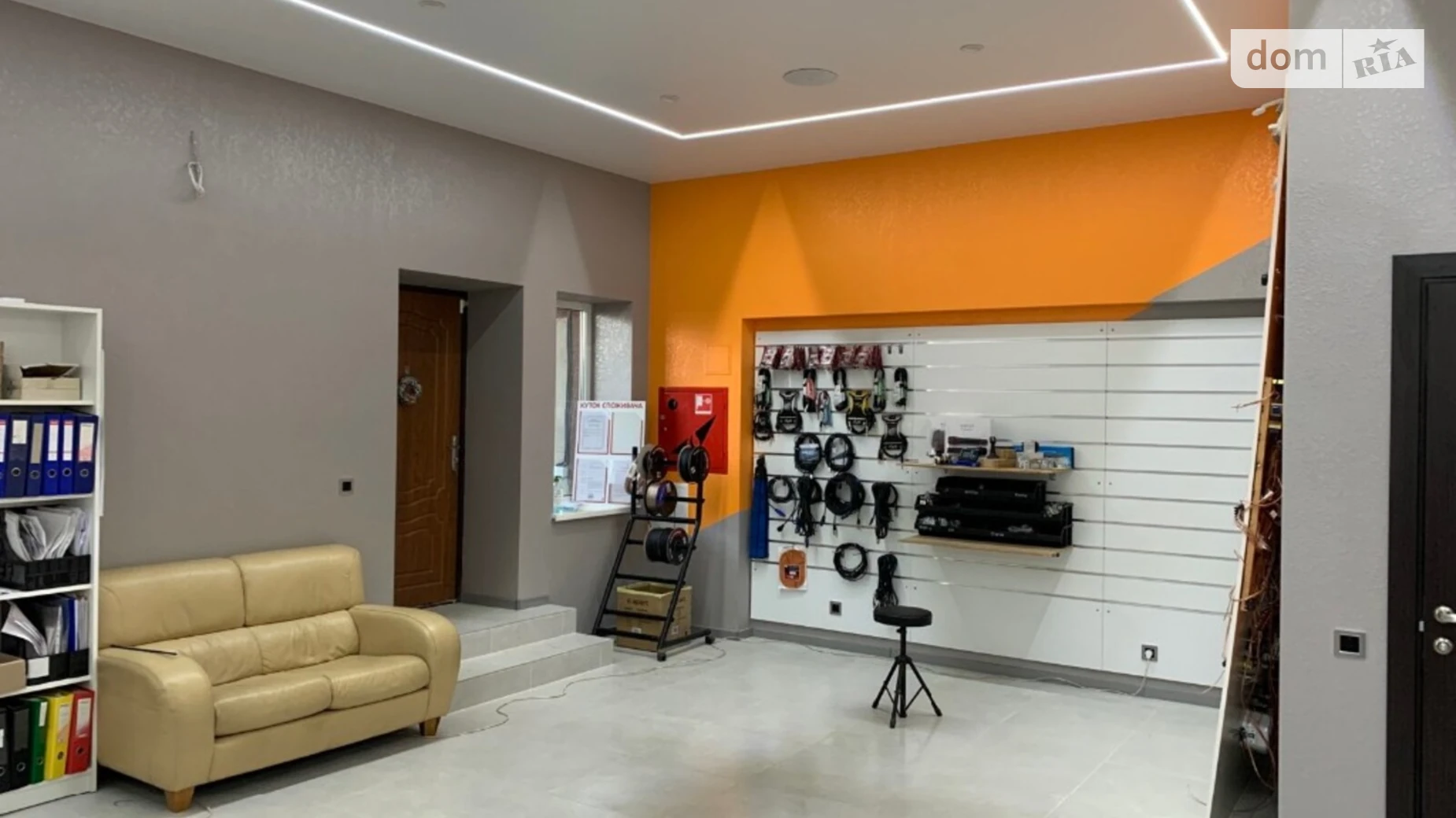 Продается офис 98 кв. м в бизнес-центре, цена: 74000 $ - фото 2