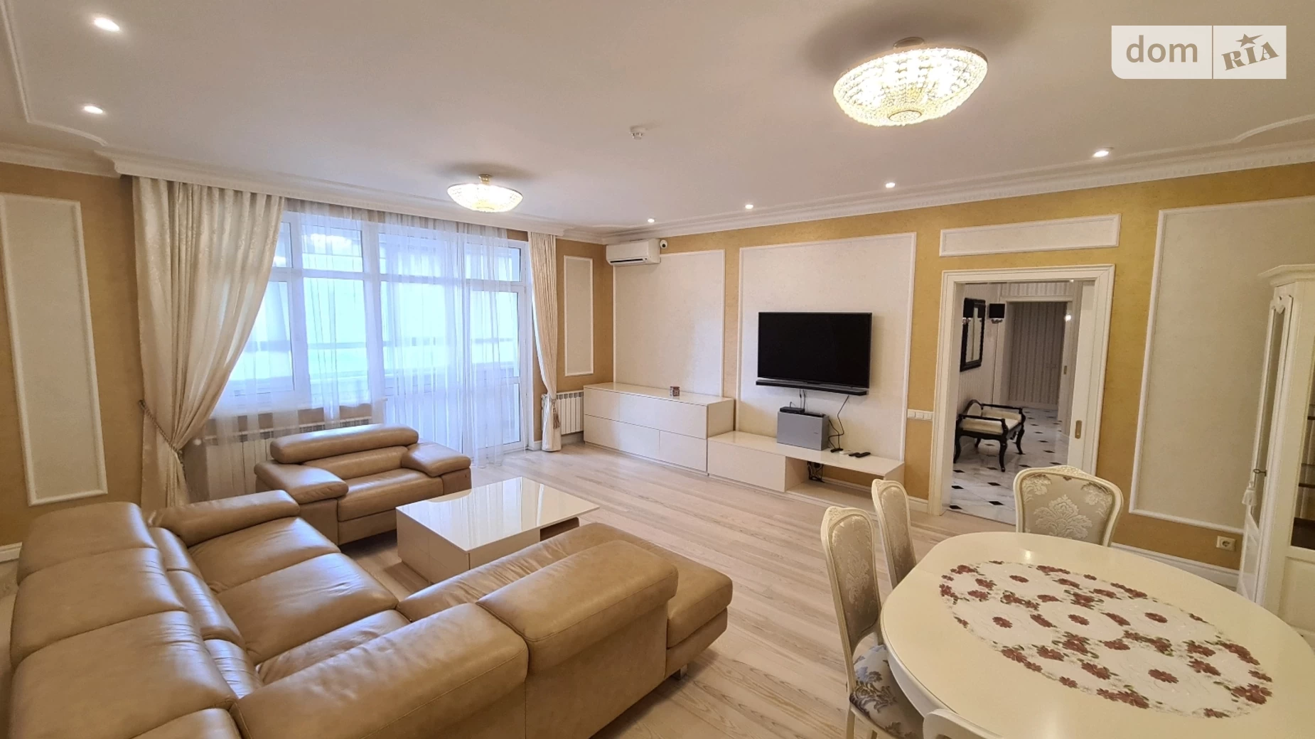 Продается 3-комнатная квартира 140 кв. м в Киеве, ул. Коновальца Евгения, 44А