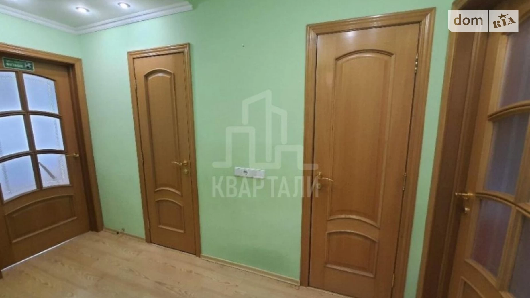 Продається 3-кімнатна квартира 122 кв. м у Києві, вул. Мілютенка, 17В