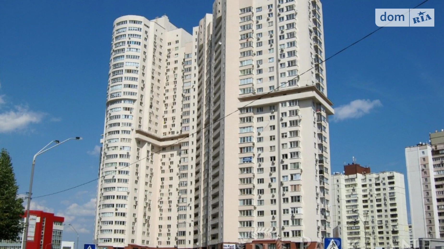 Продается 3-комнатная квартира 112 кв. м в Киеве, ул. Александра Мишуги, 12