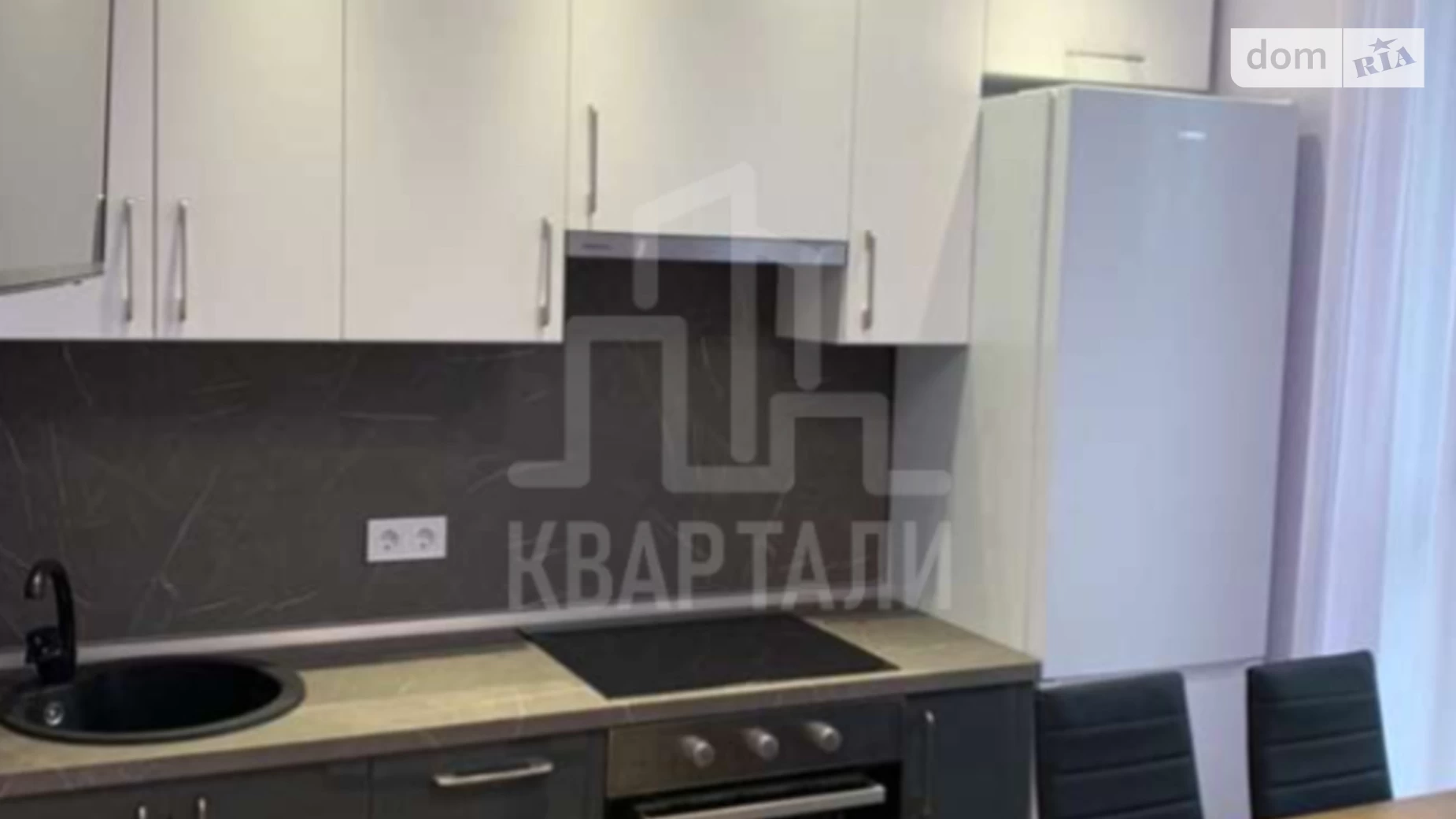 Продается 1-комнатная квартира 35 кв. м в Киеве, просп. Степана Бандеры, 32Д