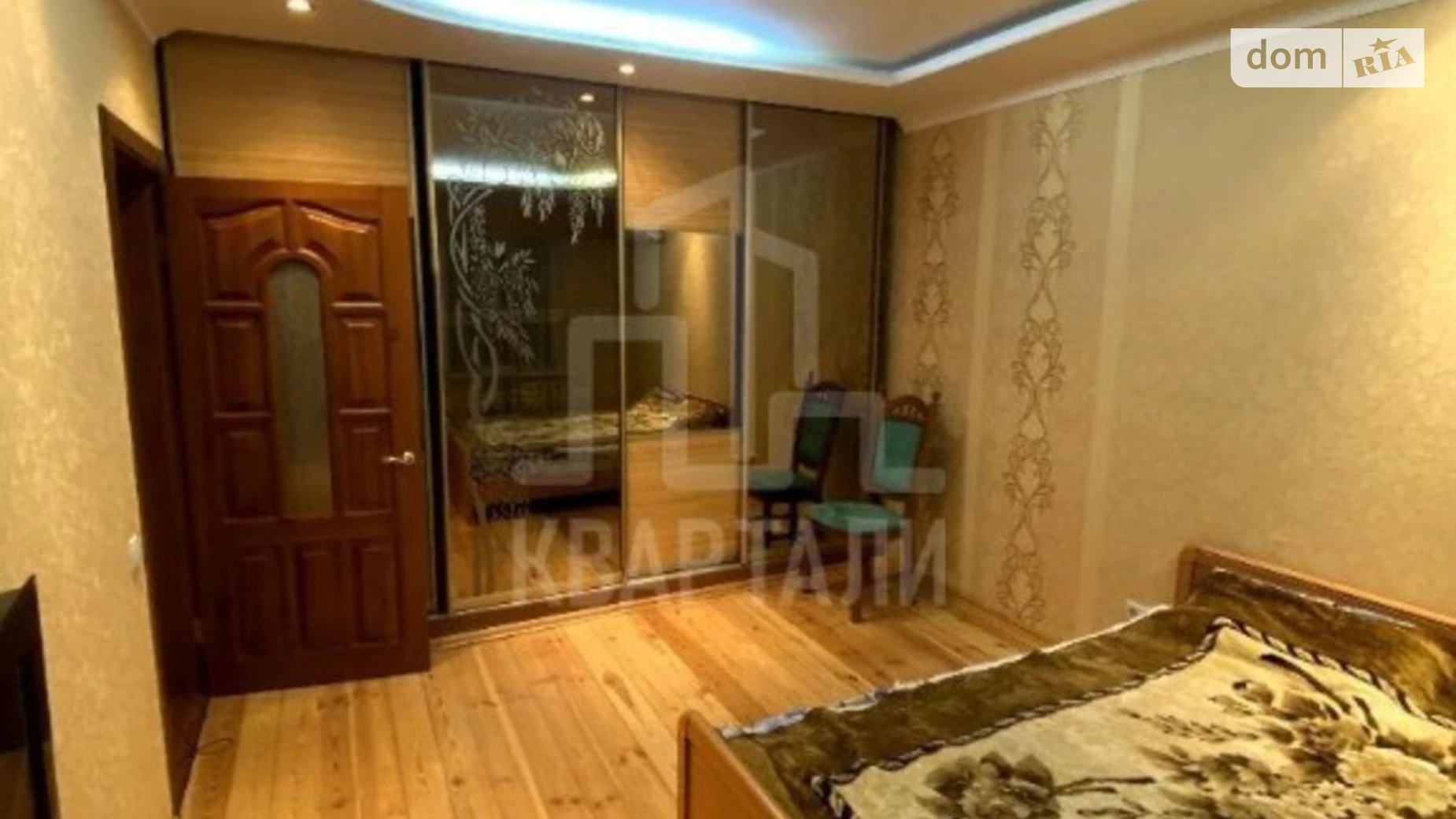 Продается 3-комнатная квартира 98.5 кв. м в Киеве, ул. Драгоманова, 1Г
