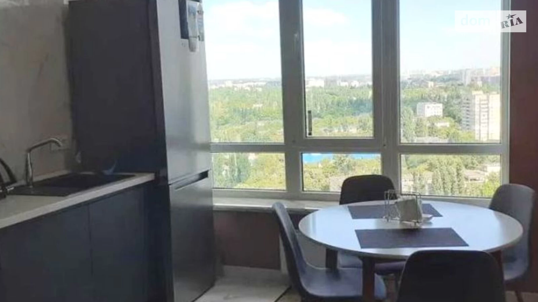 Продается 3-комнатная квартира 86.6 кв. м в Одессе, пл. Толбухина