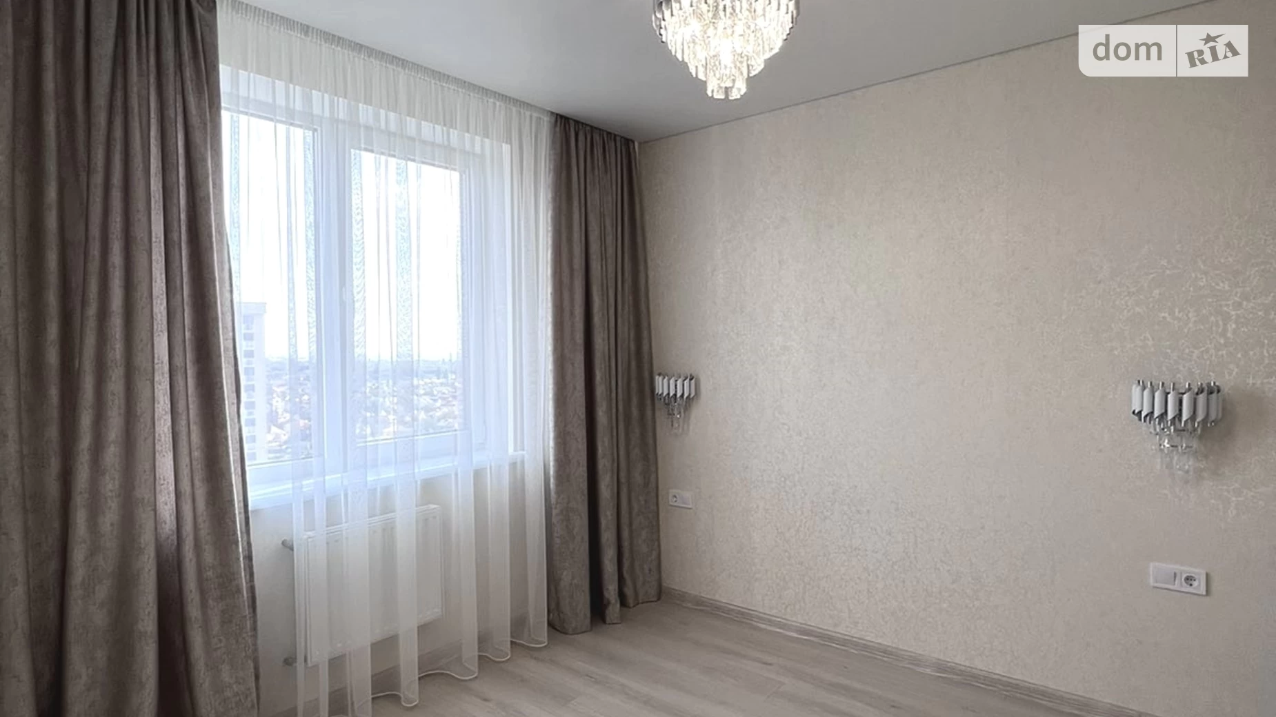 Продается 1-комнатная квартира 42 кв. м в Одессе, ул. Жемчужная, 12 - фото 2