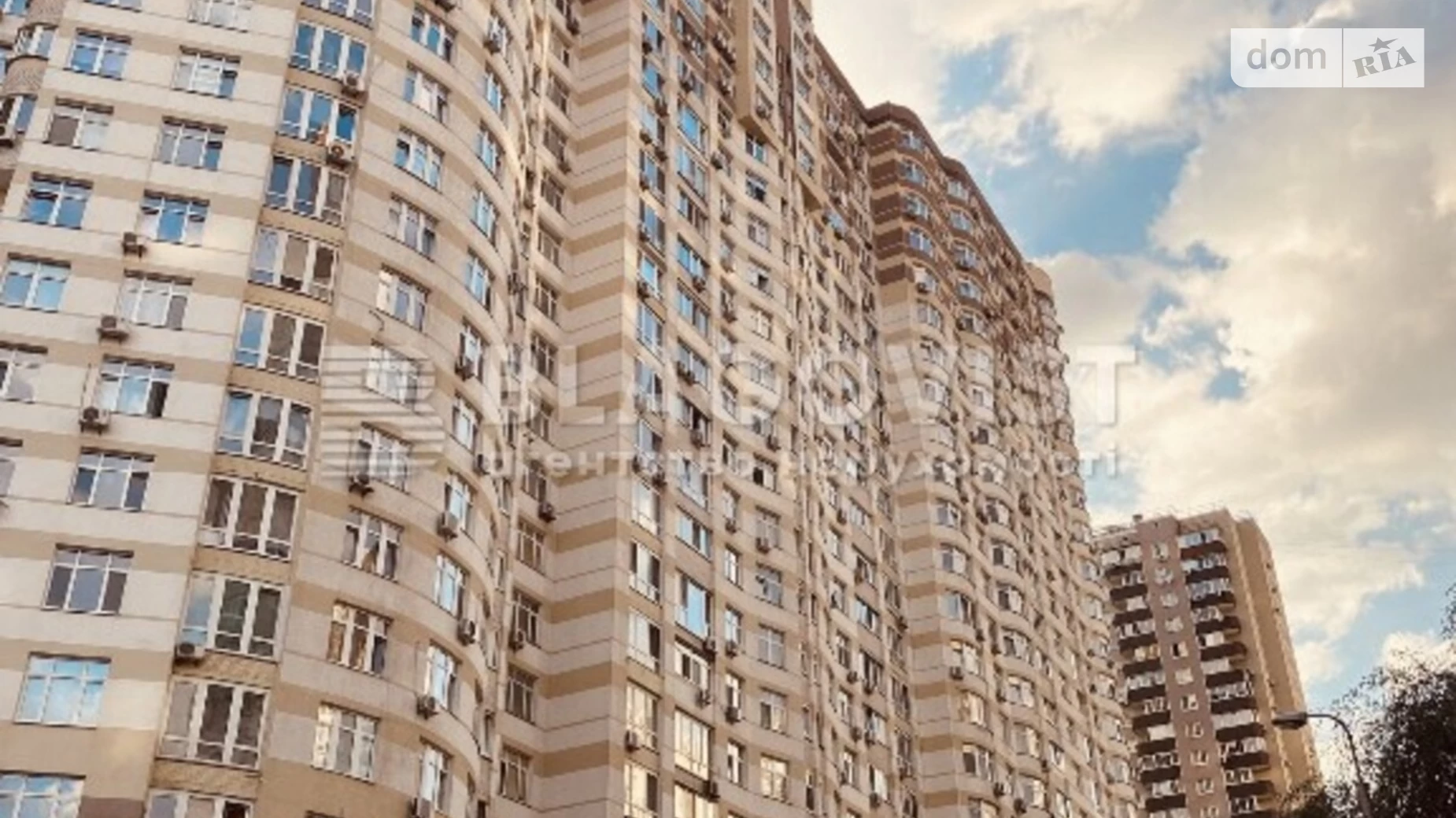 Продается 3-комнатная квартира 94 кв. м в Киеве, ул. Анны Ахматовой, 22