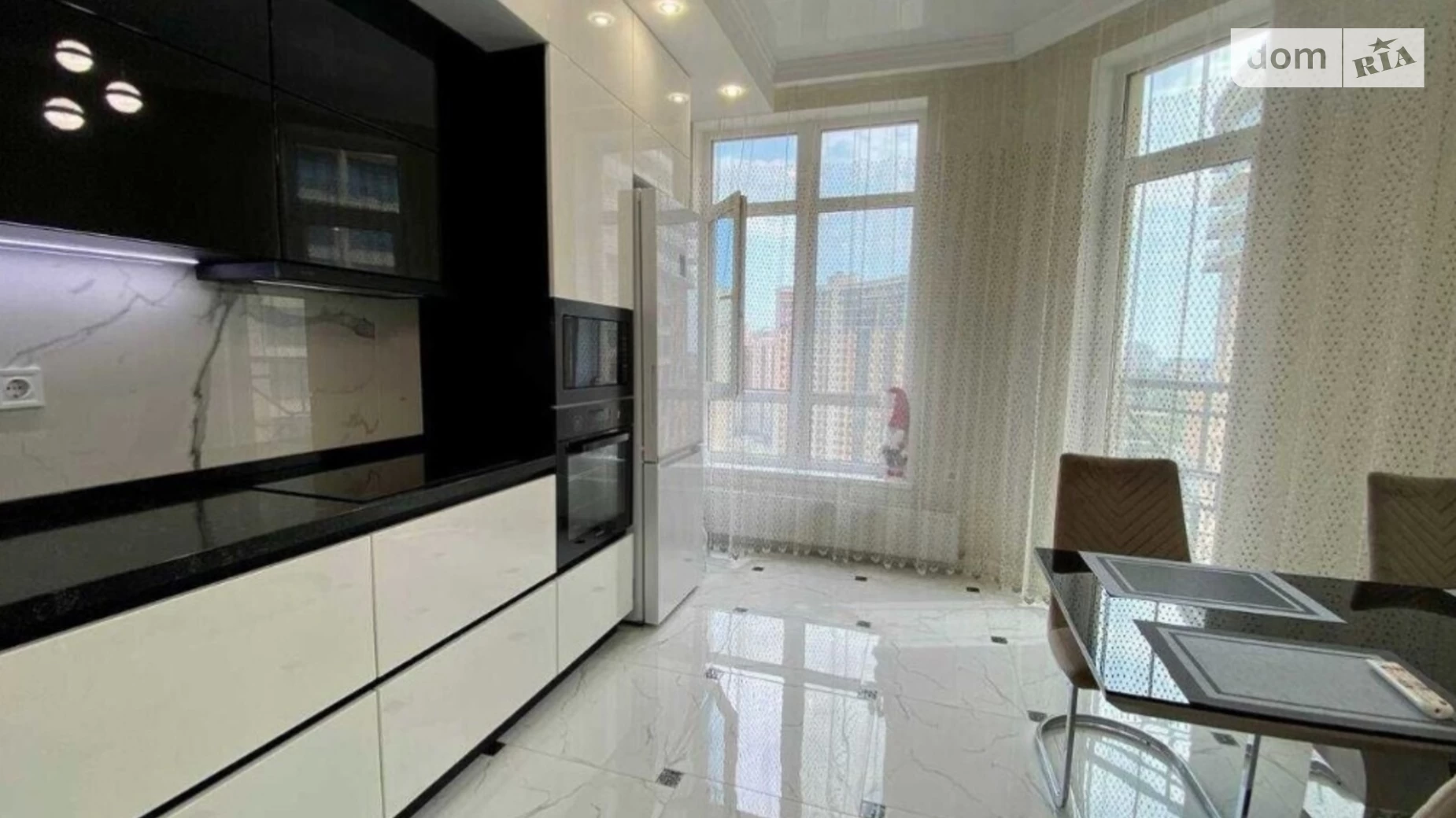 Продается 2-комнатная квартира 63 кв. м в Одессе, ул. Генуэзская, 3А