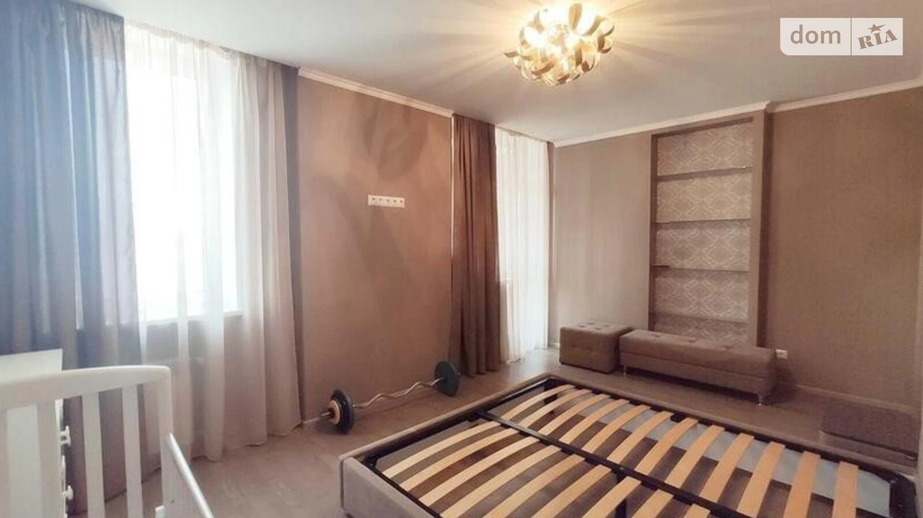 Продается 2-комнатная квартира 91 кв. м в Киеве, ул. Анны Ахматовой, 30