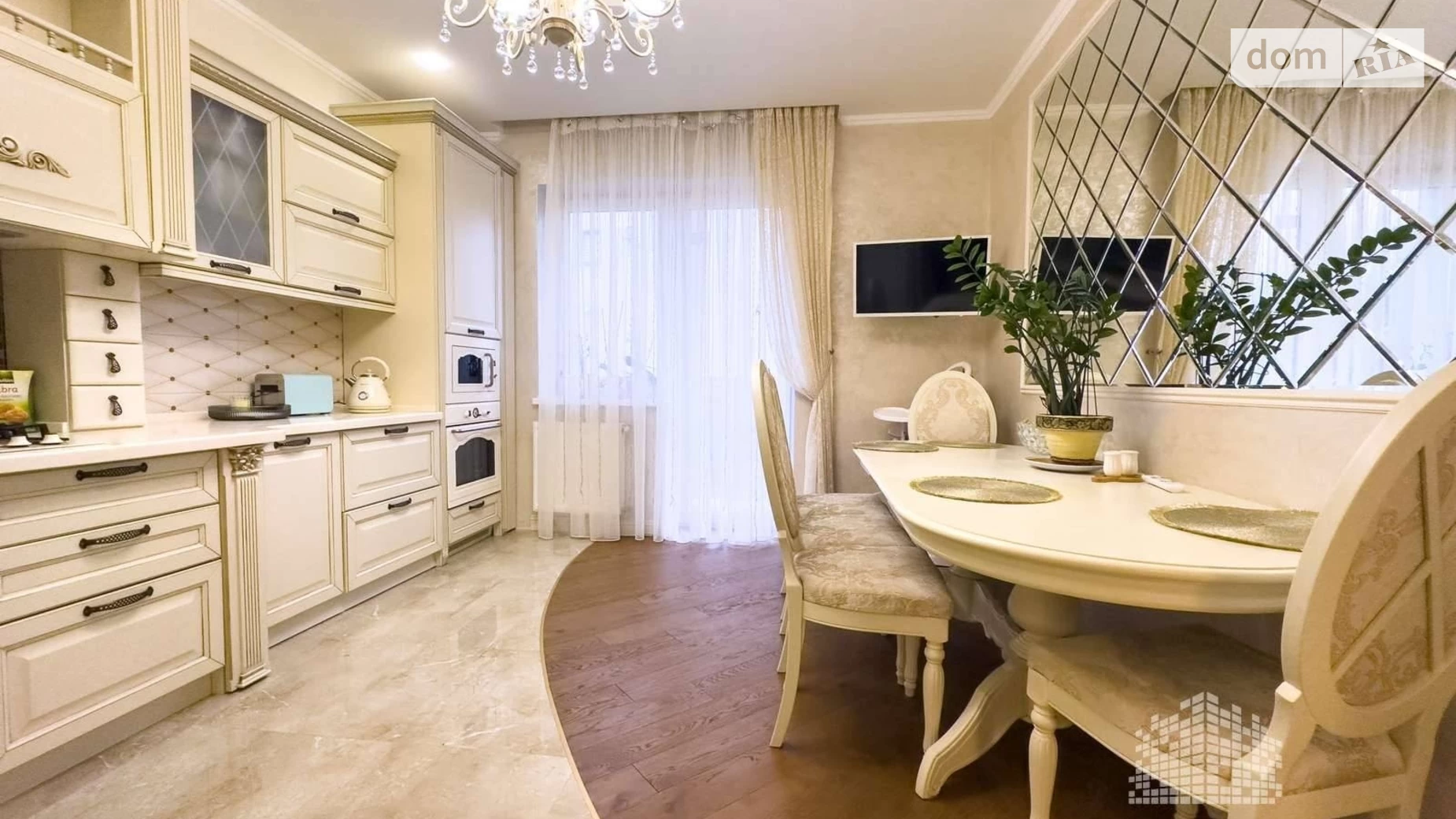 Продается 3-комнатная квартира 93 кв. м в Ужгороде, ул. Воссоединения