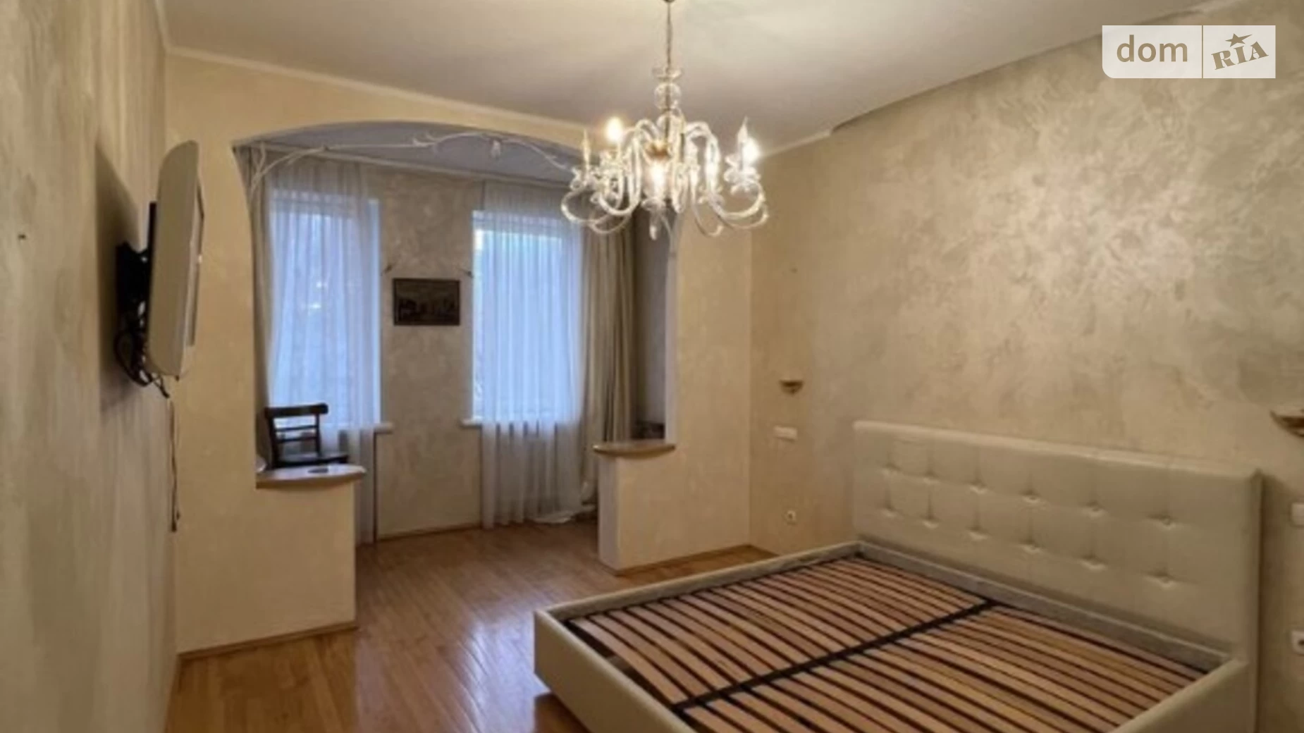 Продается 2-комнатная квартира 111 кв. м в Днепре, ул. Алана Шепарда(Суворова)