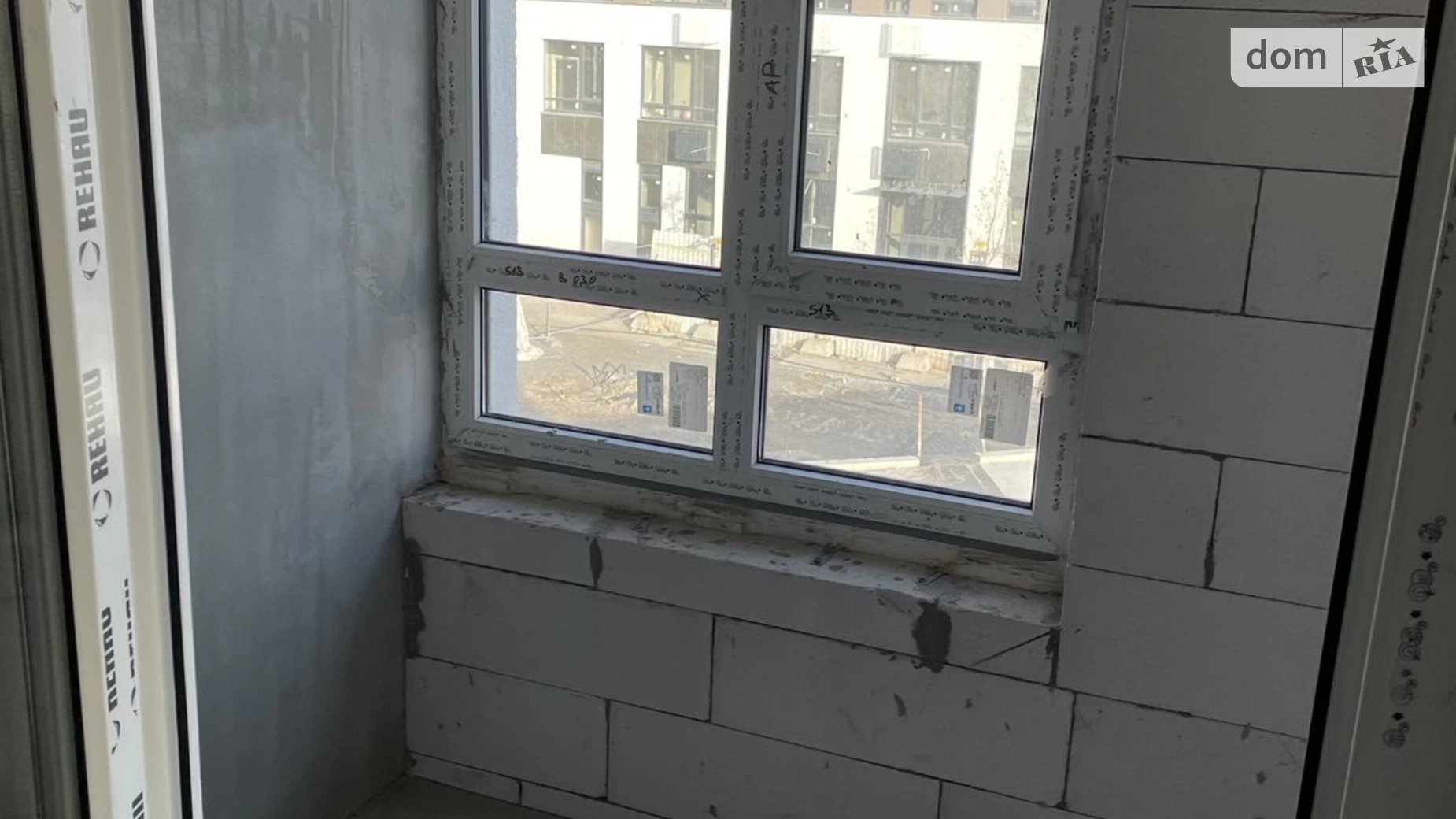 Продается 2-комнатная квартира 79.8 кв. м в Киеве, ул. Салютная, 2 - фото 3