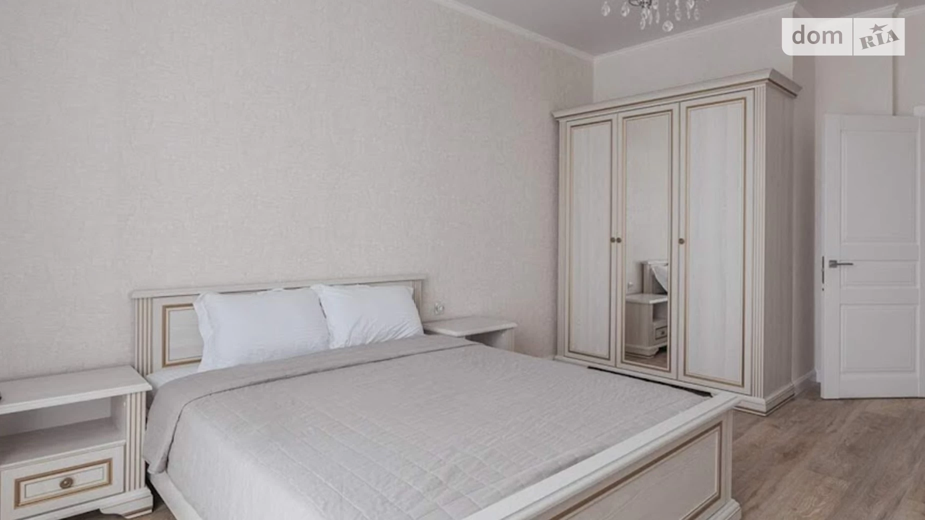 Продається 2-кімнатна квартира 87 кв. м у Одесі, плато Гагарінське, 5Б