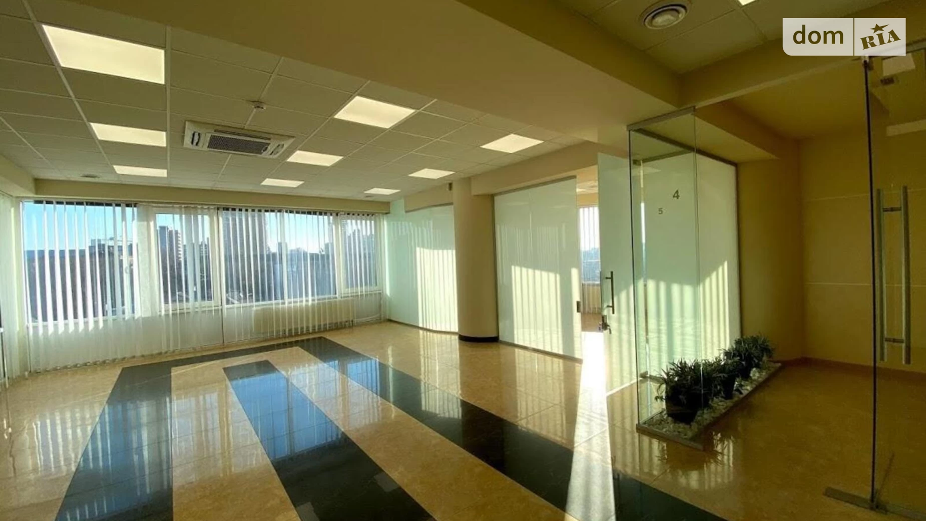 Продается офис 700 кв. м в бизнес-центре, цена: 3500000 $ - фото 2