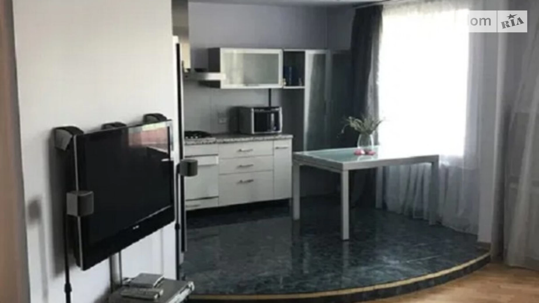 Продается 4-комнатная квартира 84 кв. м в Одессе, ул. Люстдорфская дорога
