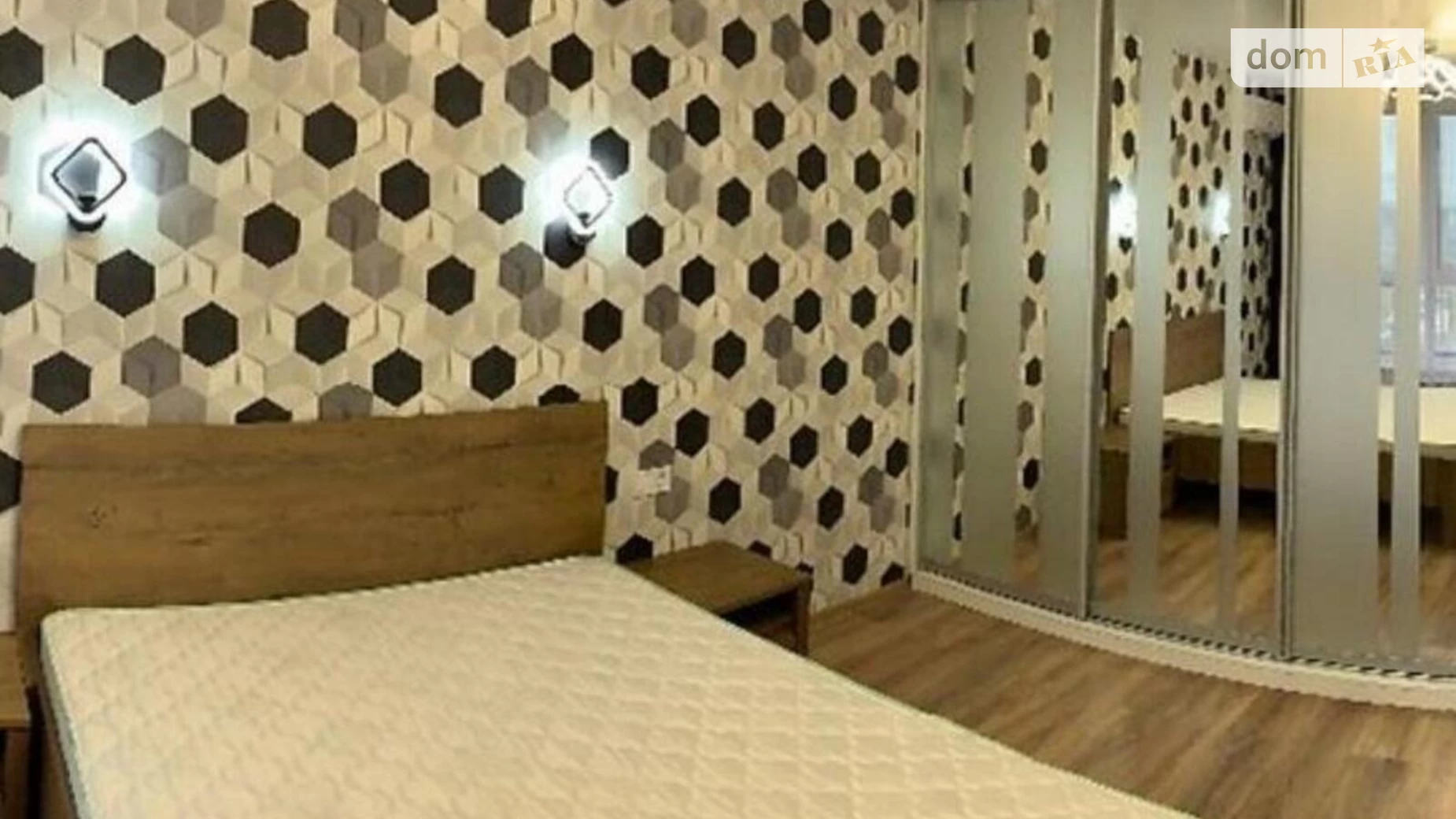 Продается 1-комнатная квартира 35 кв. м в Киеве, ул. Набережно-Рыбальская, 27