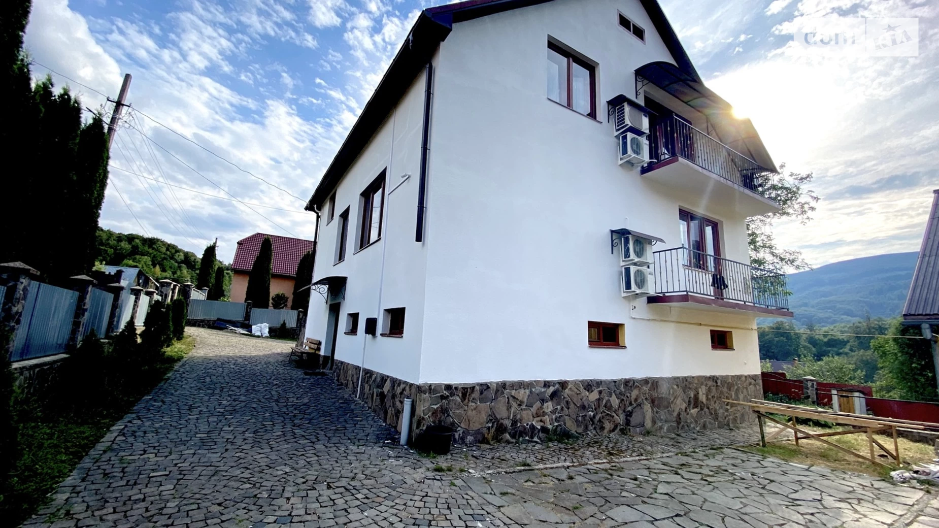 Продается дом на 3 этажа 260 кв. м с участком, цена: 220000 $ - фото 2