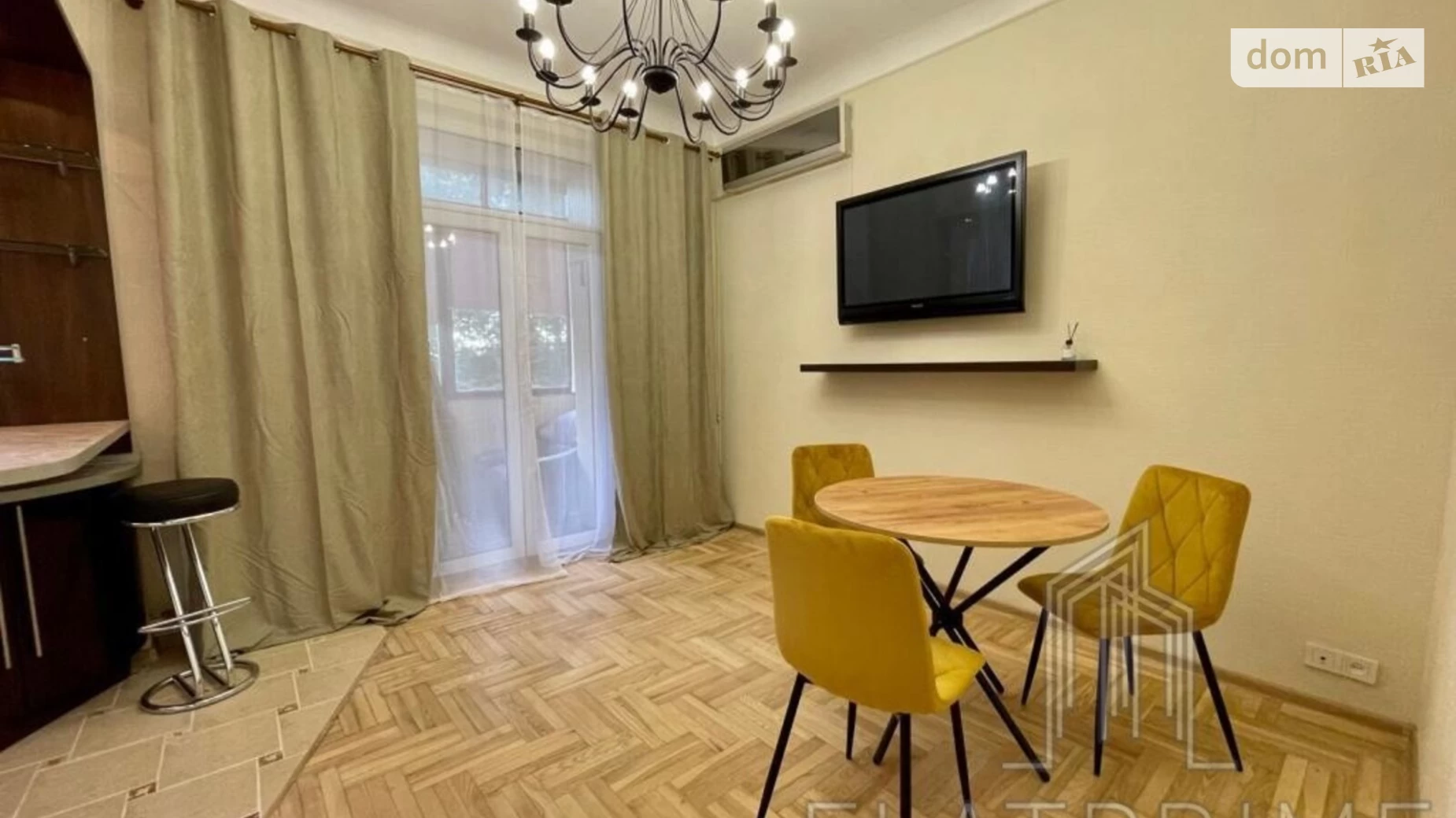 Продается 4-комнатная квартира 87 кв. м в Киеве, ул. Академика Ромоданова(Пугачева), 17