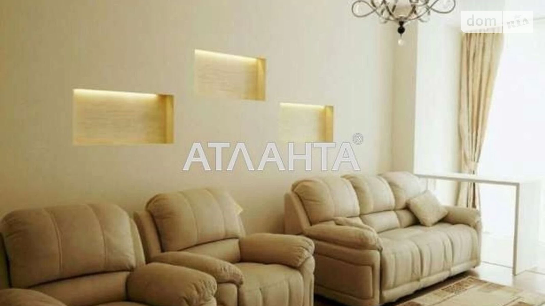 Продається 2-кімнатна квартира 105 кв. м у Одесі, плато Гагарінське, 5Б