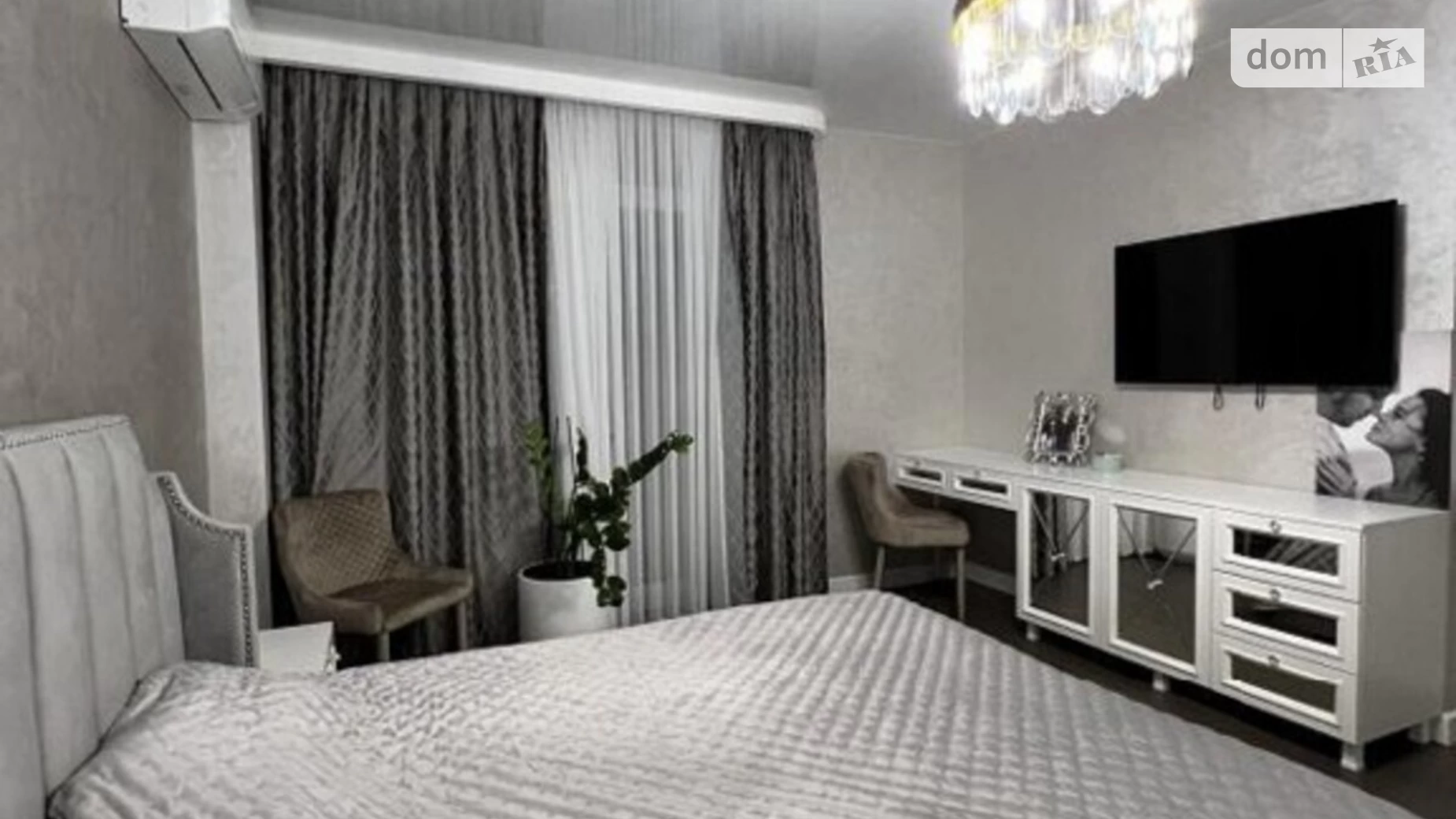 Продается 3-комнатная квартира 90 кв. м в Одессе, ул. Жаботинского, 56А