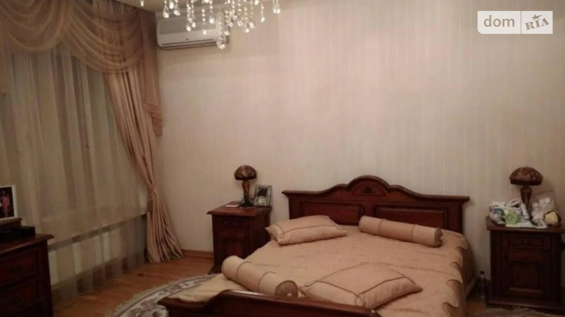 Продається 3-кімнатна квартира 192 кв. м у Одесі, пл. Катерининська
