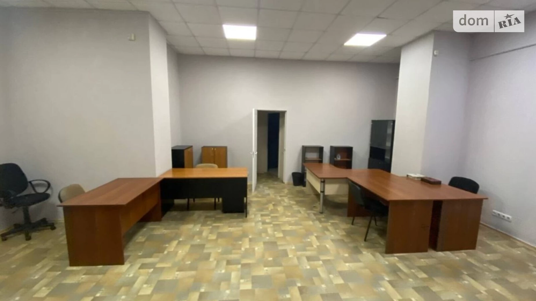 Сдается в аренду офис 68 кв. м в бизнес-центре, цена: 350 $ - фото 2