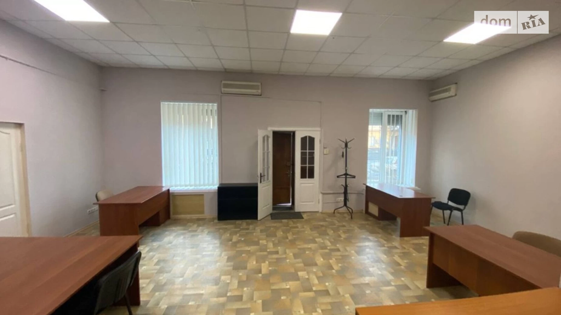 Сдается в аренду офис 68 кв. м в бизнес-центре, цена: 350 $ - фото 3