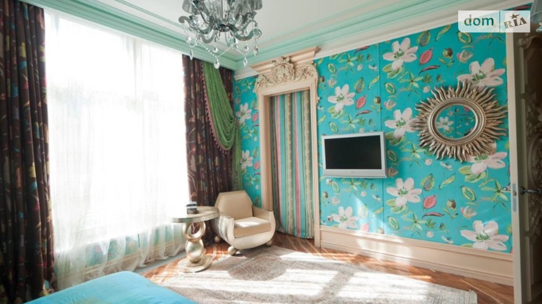 Продается 3-комнатная квартира 200 кв. м в Киеве, ул. Владимирская, 49А