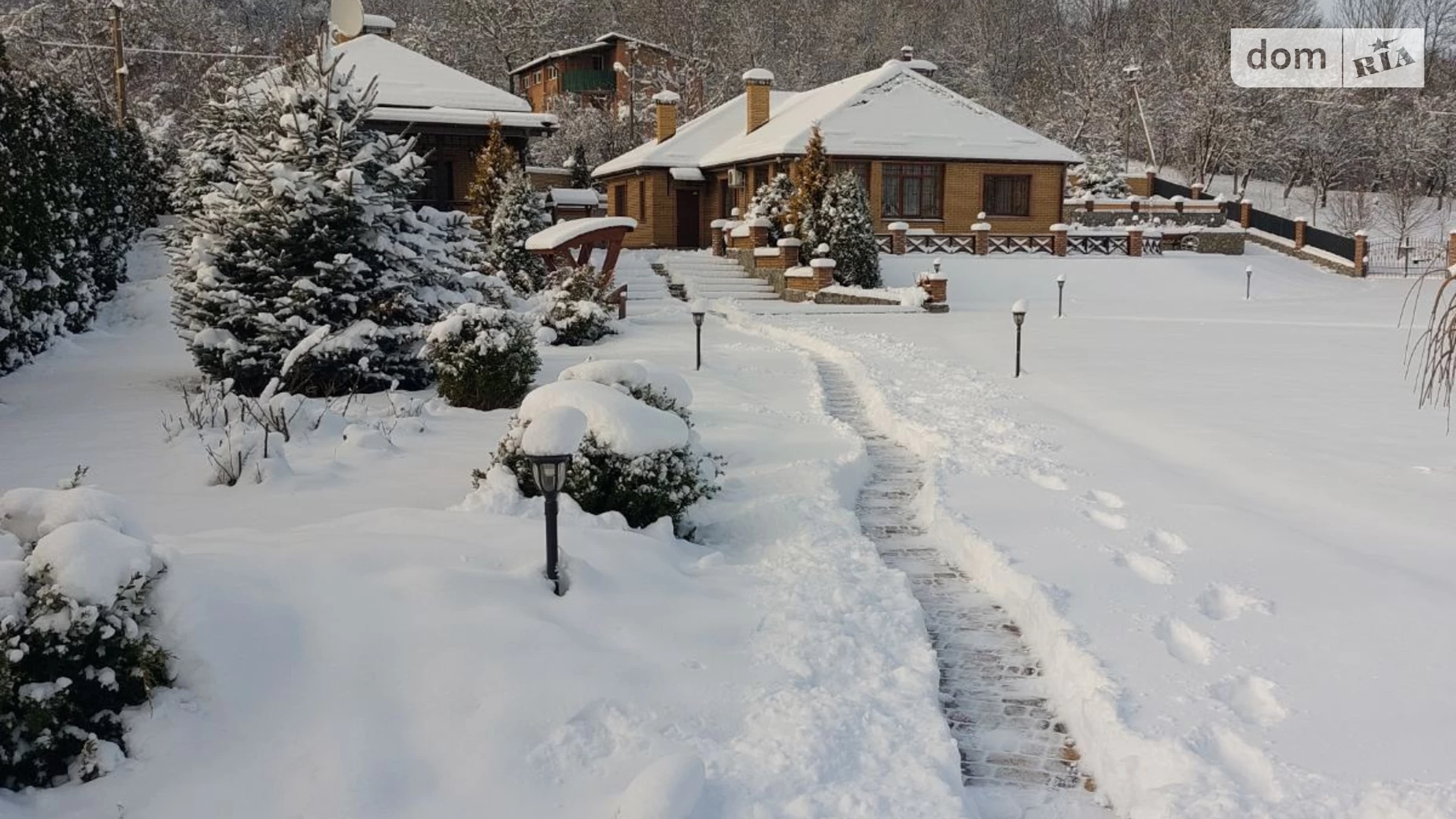 Продається одноповерховий будинок 260 кв. м з подвалом, вул. Шкільна(Гагаріна), 19