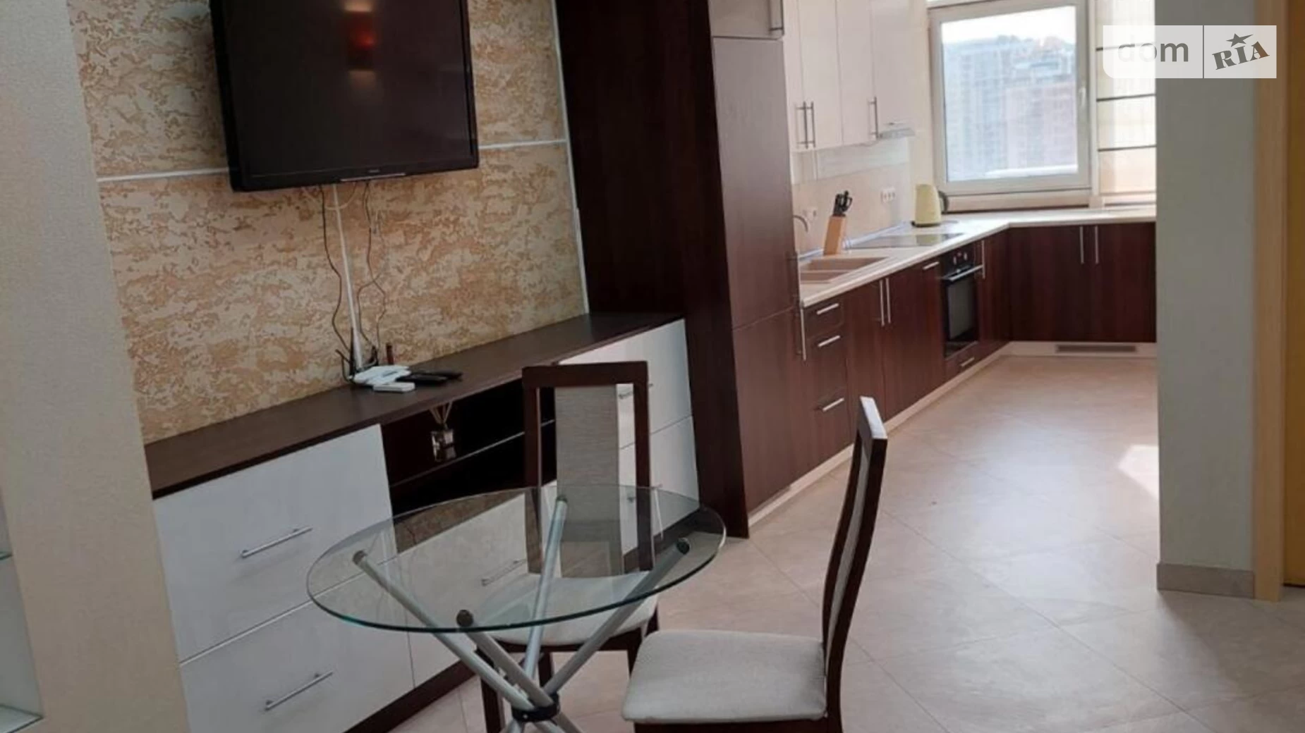 Продается 1-комнатная квартира 55 кв. м в Одессе, плато Гагаринское, 5А корпус 1