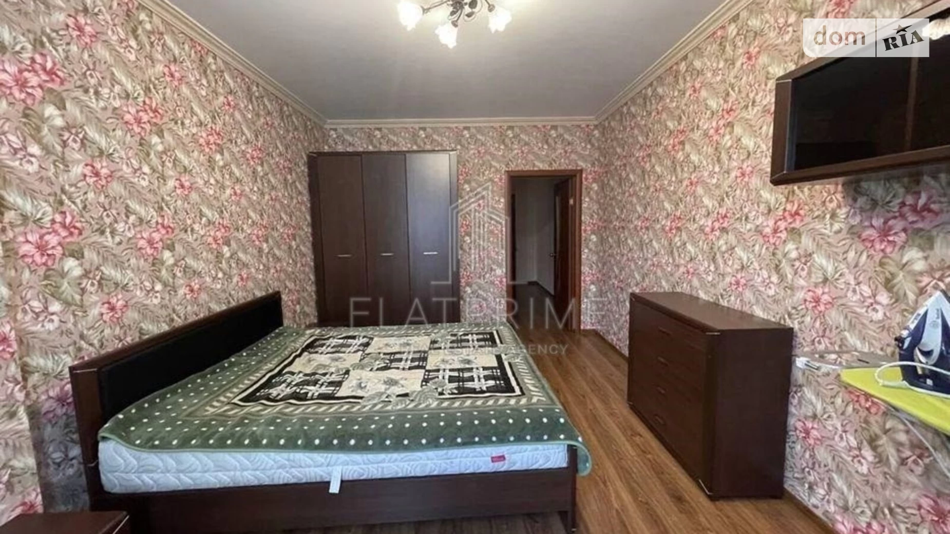 Продается 2-комнатная квартира 83 кв. м в Киеве, ул. Вышгородская, 45
