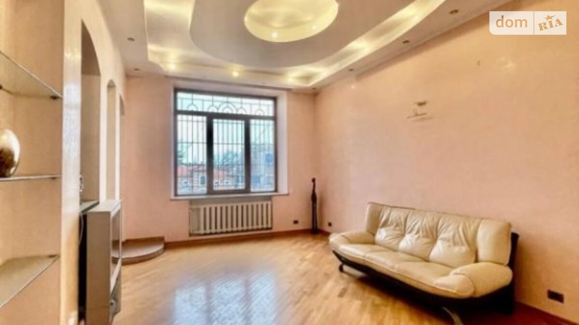 Продается 1-комнатная квартира 295 кв. м в Одессе, ул. Пироговская